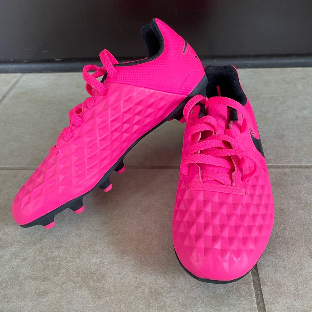 NEW Nike Tiempo Soccer Cleats Pink youth size 1